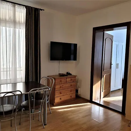 Roro - 2 Intr-o Guest house 3*