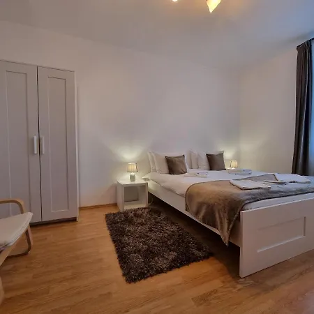 Roro - 2 Intr-o Guest house 3*