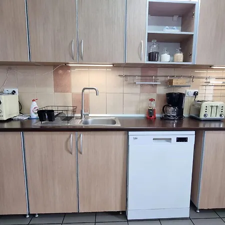 Roro - 2 Intr-o Guest house