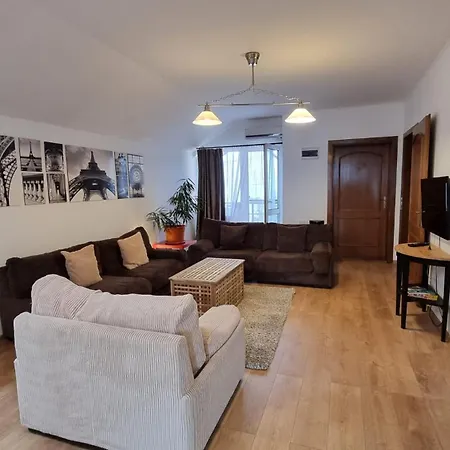 Guest house Roro - 2 Intr-o 3*