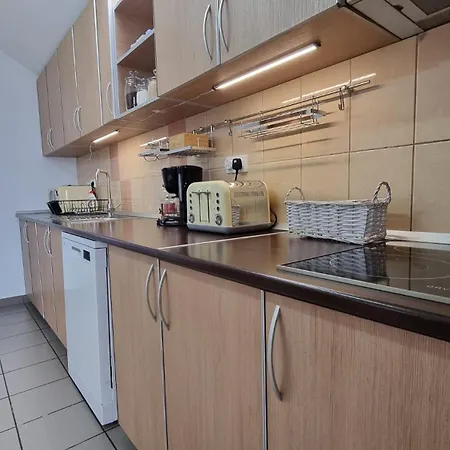 Guest house Roro - 2 Intr-o 3*