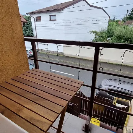 Roro - 2 Intr-o Guest house