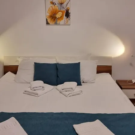 Guest house Roro - 2 Intr-o 3*